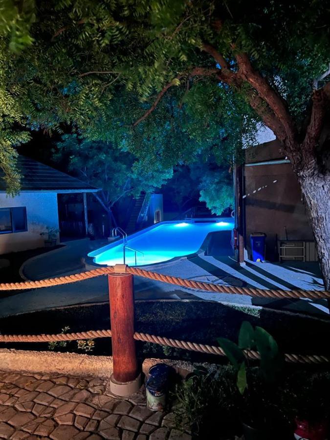 Lunar Dive Resort: Bamboo Villas คุบู ภายนอก รูปภาพ
